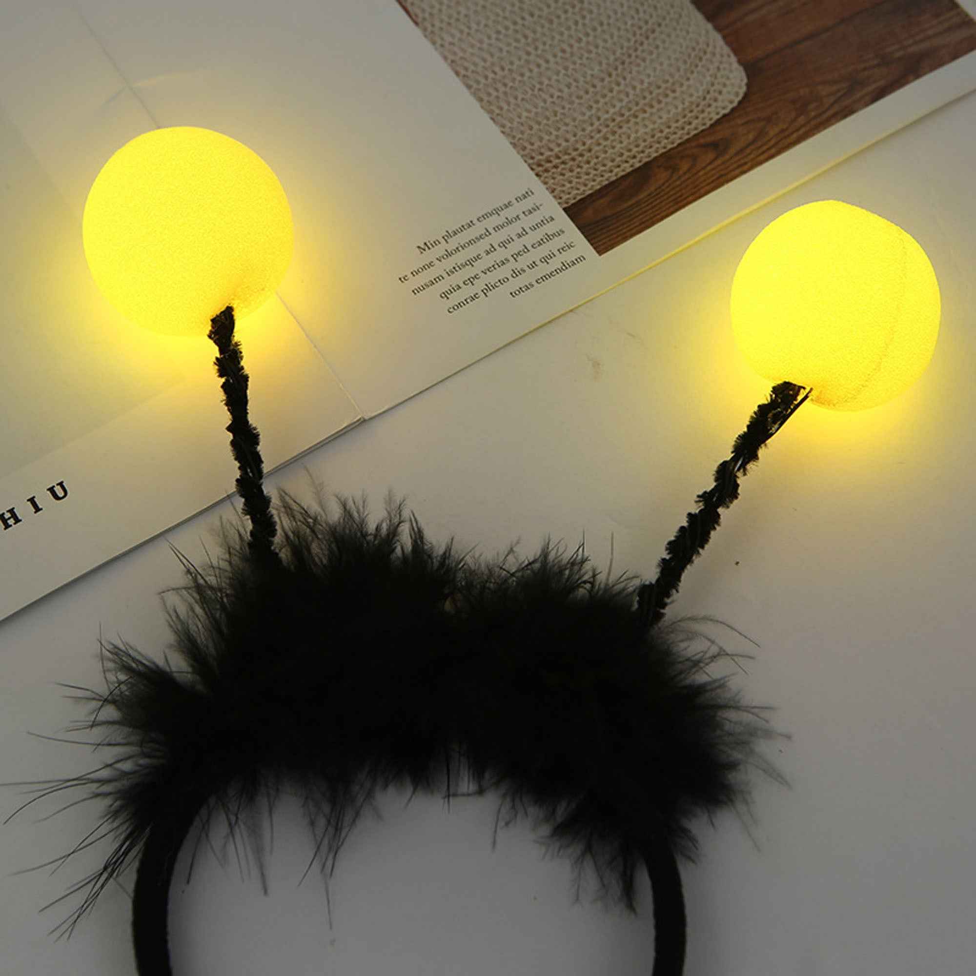 LED Bee Antenna Headband with Glowing Antennae - Battery-Powered (Batteries Not Included) - Cute Feather-like Antennae with Soft Black & Yellow Tips for Halloween Costumes, Cosplay, Themed Parties - Lightweight & Comfortable