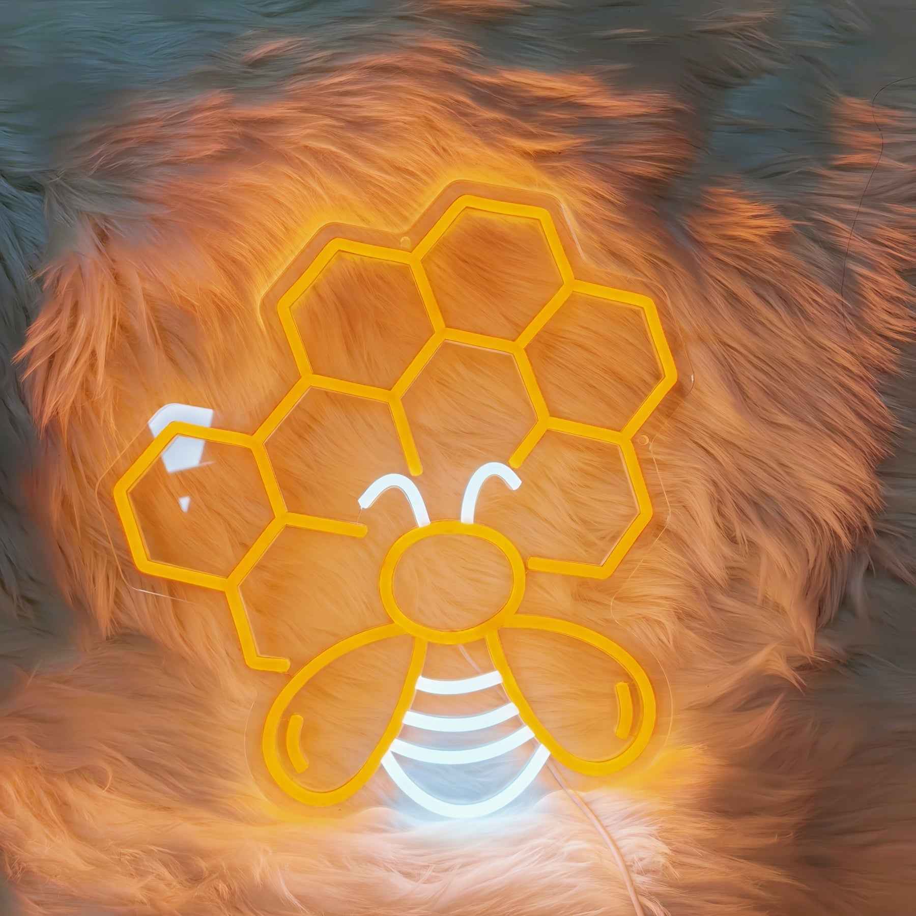 FOMZZE Cute Bee Neon Sign, USB Dimmable LED Light Up Sign, Creative Aesthetic Room Decor, with USB Light Compatible with Laptop, for Bedroom, Home Party, Birthday Gift, Wall Decor