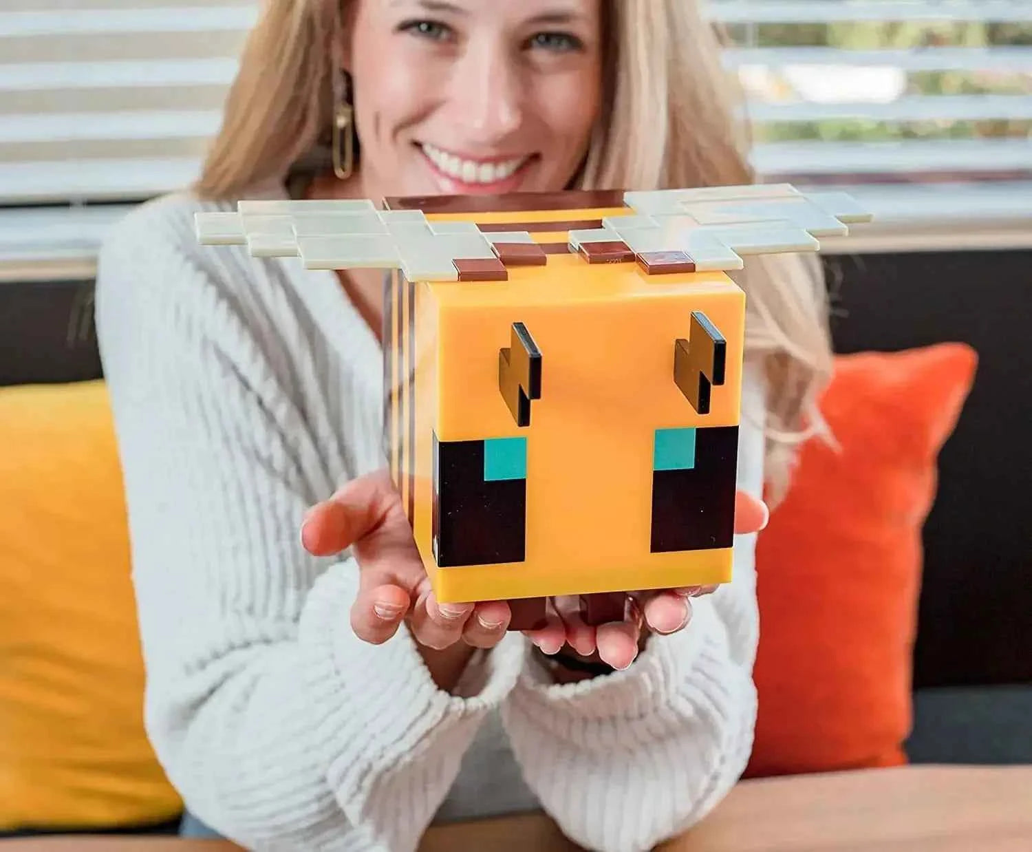 sLED Toy Creative Bee Night Light MC Model Room Home Atmosphere Luminous Table Lamp Children's Gift